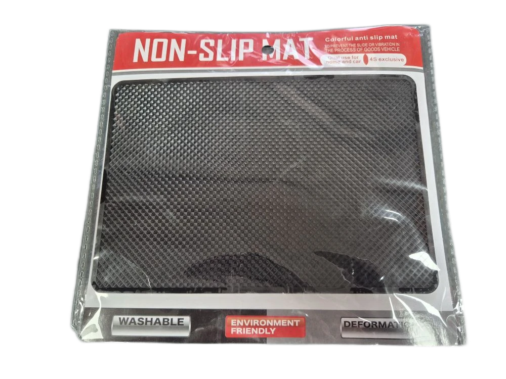 Коврик на панель черный 20*13